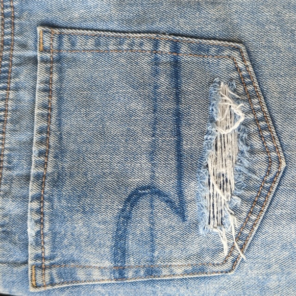 AEO Distressed Tom Girl Shortie Ripped Distressed Frayed Jean Shorts 2 Blue - Picture 9 of 15